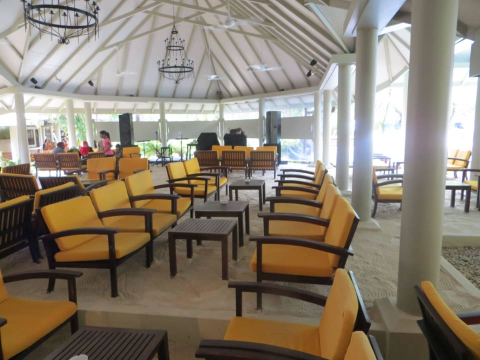 Aufenthaltsbereich der Mainbar Adaaran Select Hudhuran Fushi - Premium All Inclusive