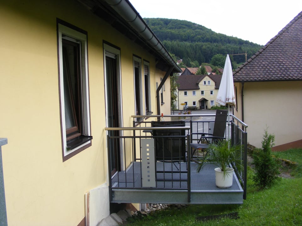 Sicht auf den Balkon, welcher für jedermann zu beg Gasthof Hösch