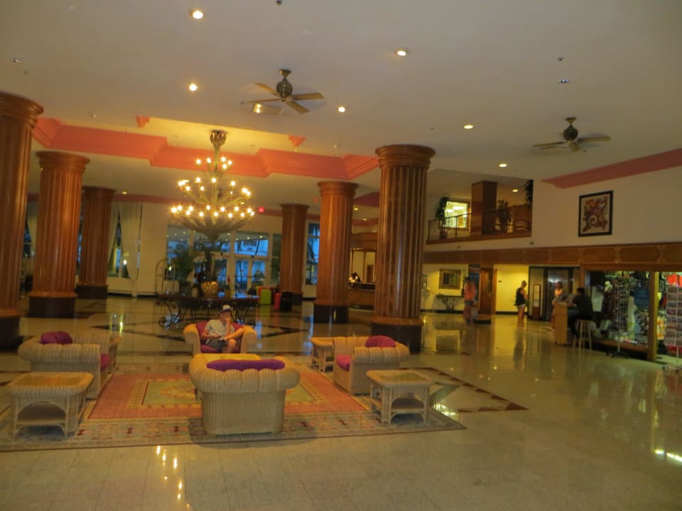 Von der Hotelanlage zum Eingang Hotel Riu Plaza Miami Beach