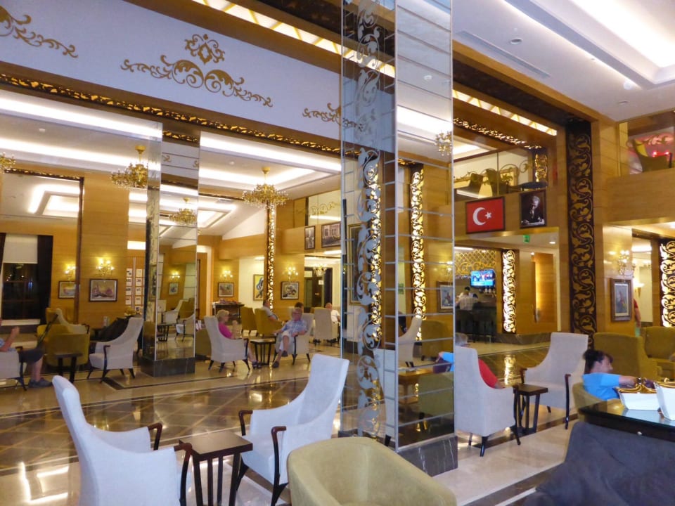 Eingang  Alba Resort Hotel