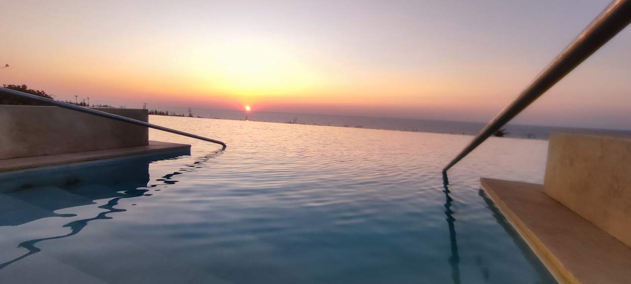 Pool The Royal Senses Resort, Curio Collection by Hilton