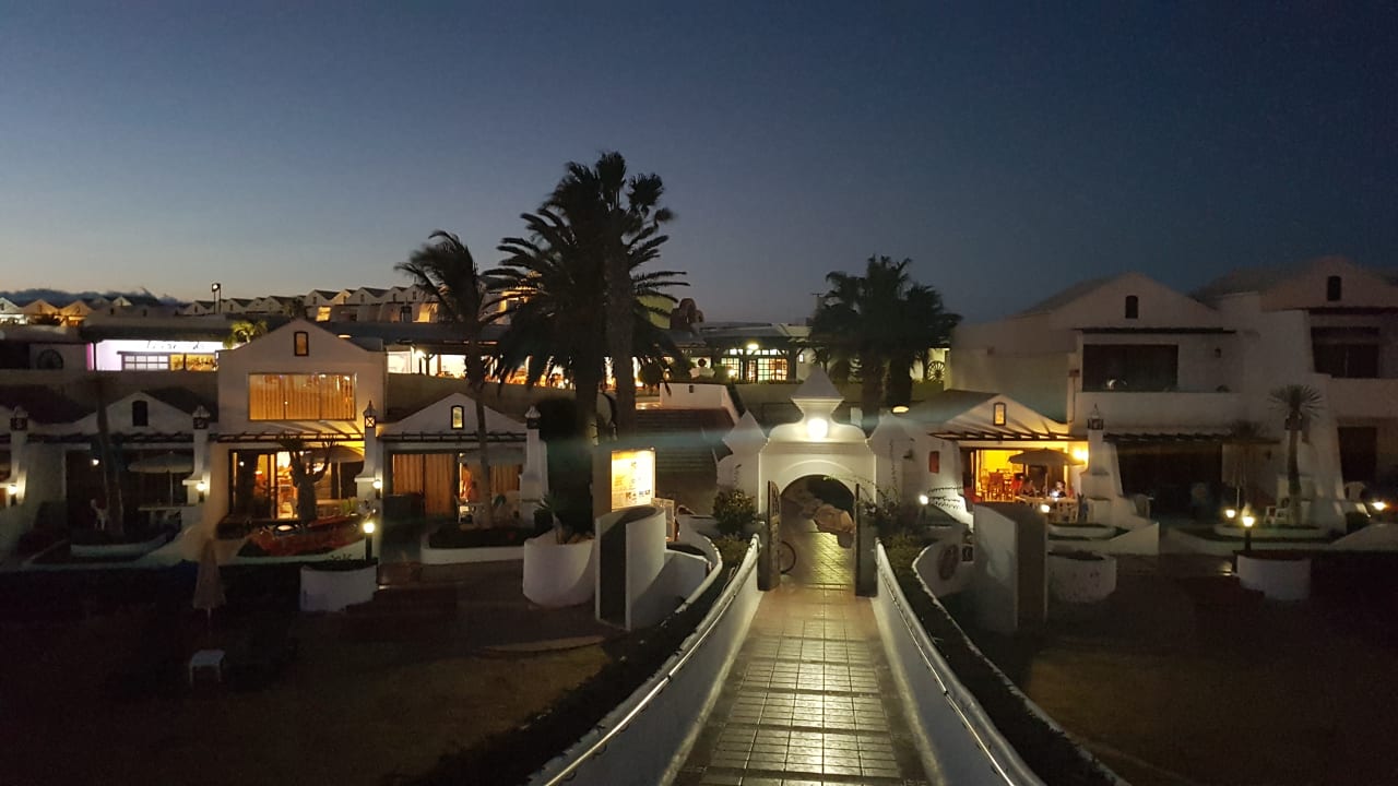 Außenansicht Hotel Sands Beach Resort