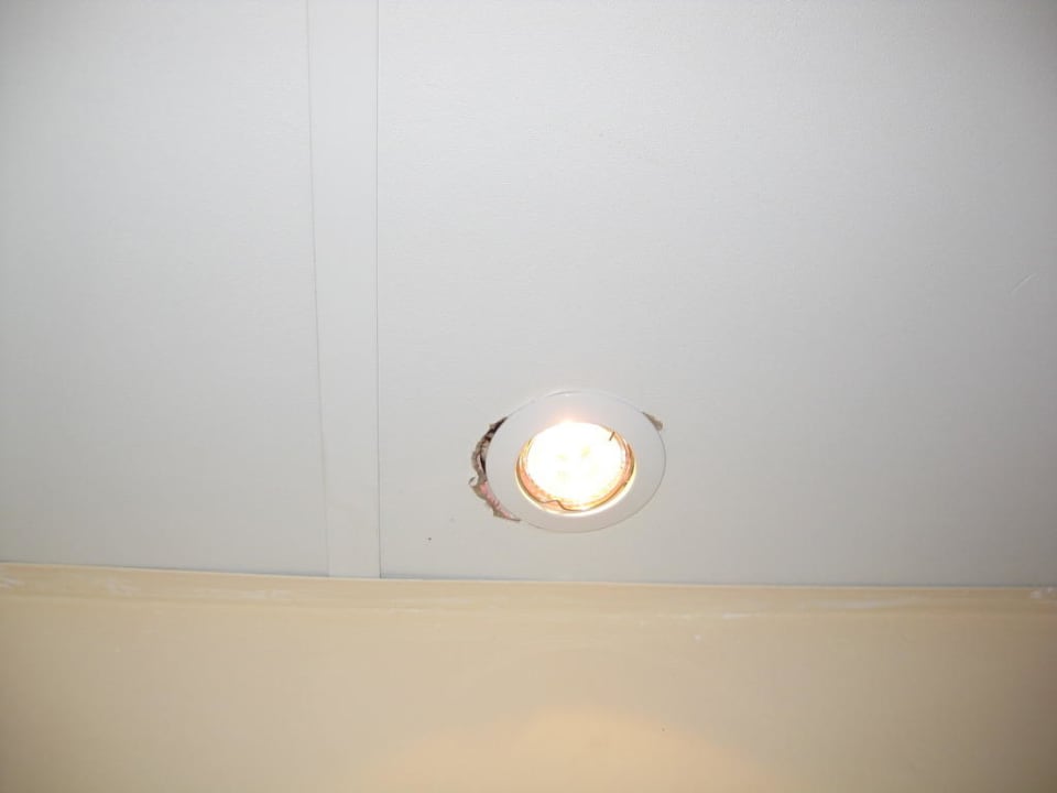 Decke im Zimmer - Fassung Lampe Charmillion Gardens Aquapark
