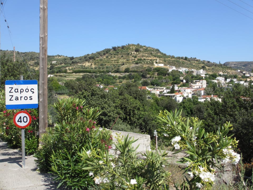 Blick auf das Dorf Zaros  Hotel Eleonas