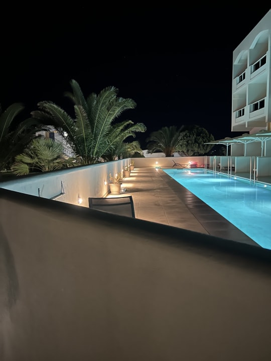 Pool Sovereign Beach Hotel