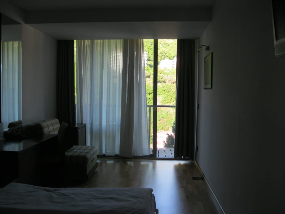 Blick vom Zimmer auf den Balkon Eurostars Queen of Montenegro