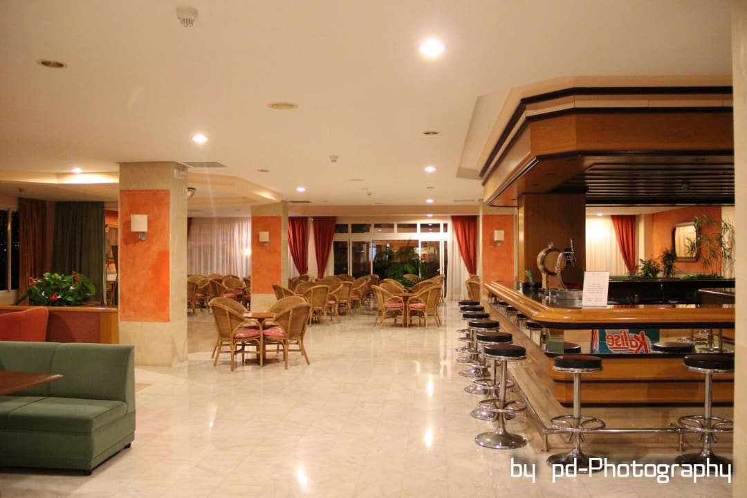 Innenbar, wegen guten Wetters: Außenbar Grupotel Montecarlo