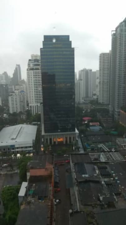 Widok z hotelu Mercure Bangkok Makkasan
