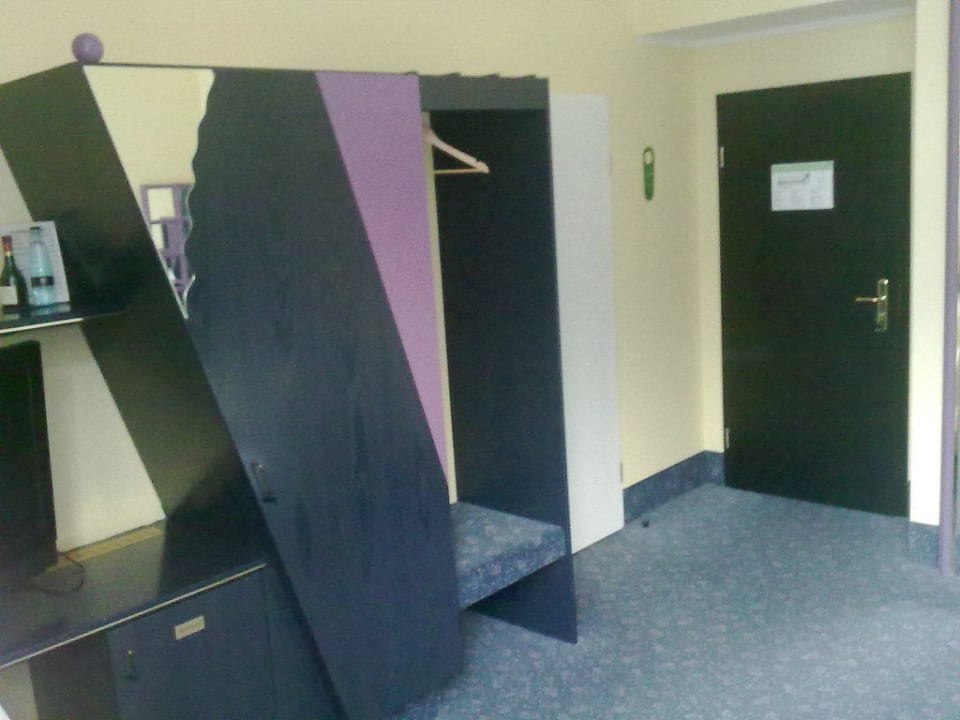 Kleiderschrank 80er Jahre Style Hotel Domicil Hamburg by Golden Tulip