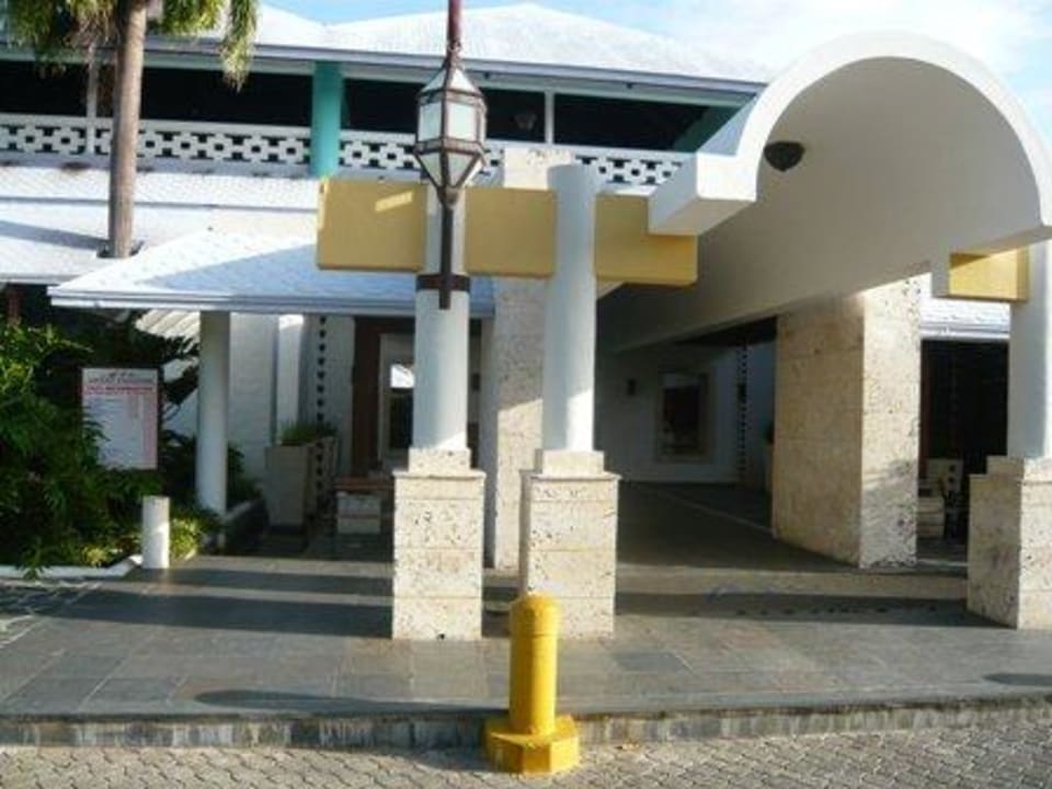 Hoteleingang Grand Paradise Playa Dorada