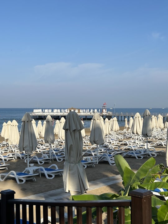 Strand Hotel Grand Side