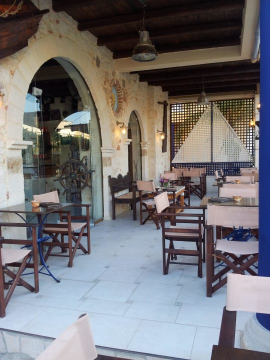 Das liebevoll gestaltete Cafe Mouragio Apartments