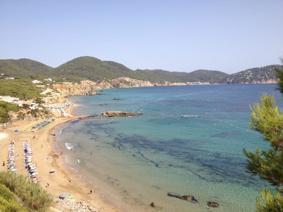 Der Blick auf den Strand vom Hotel Sentido Cala Verde