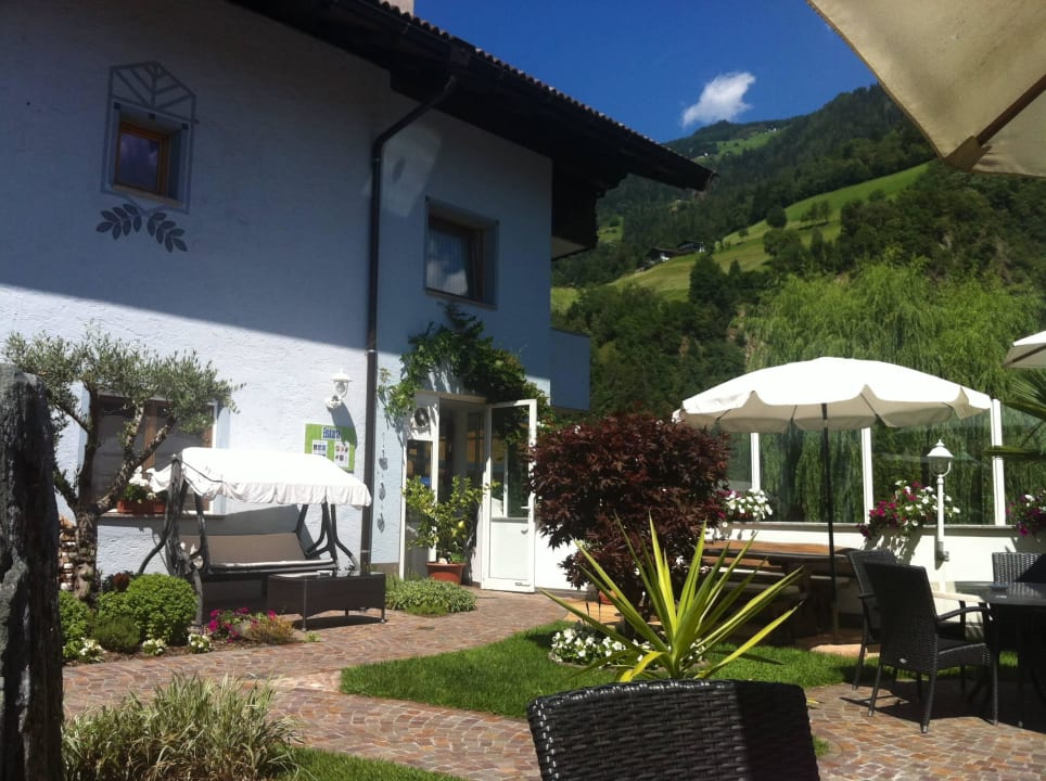 Garten neben Haupthaus Alpenhof Lodge Passeiertal