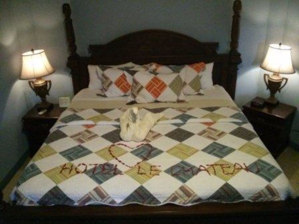 King Bed Hotel le Chateau