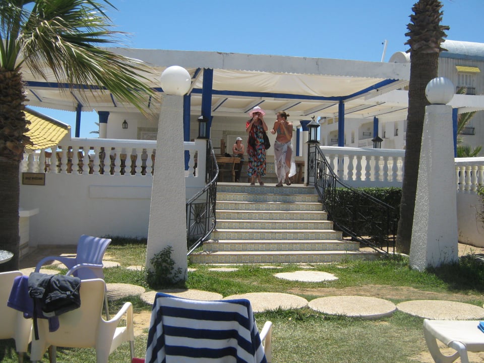 Площадка возле бара Alassio Hotel and Thalasso