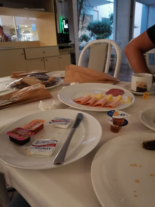 Gastro Anissa Beach & Village