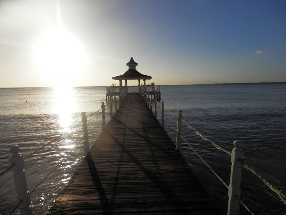 Abendstimmung am Steg Bahia Principe Luxury Bouganville