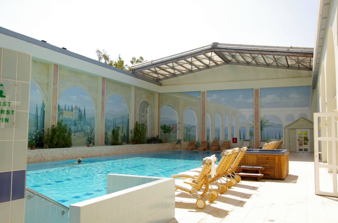 Meerwasser-Pool, beheizt mit "Schiebe-Dach" St. George's Bay Country Club