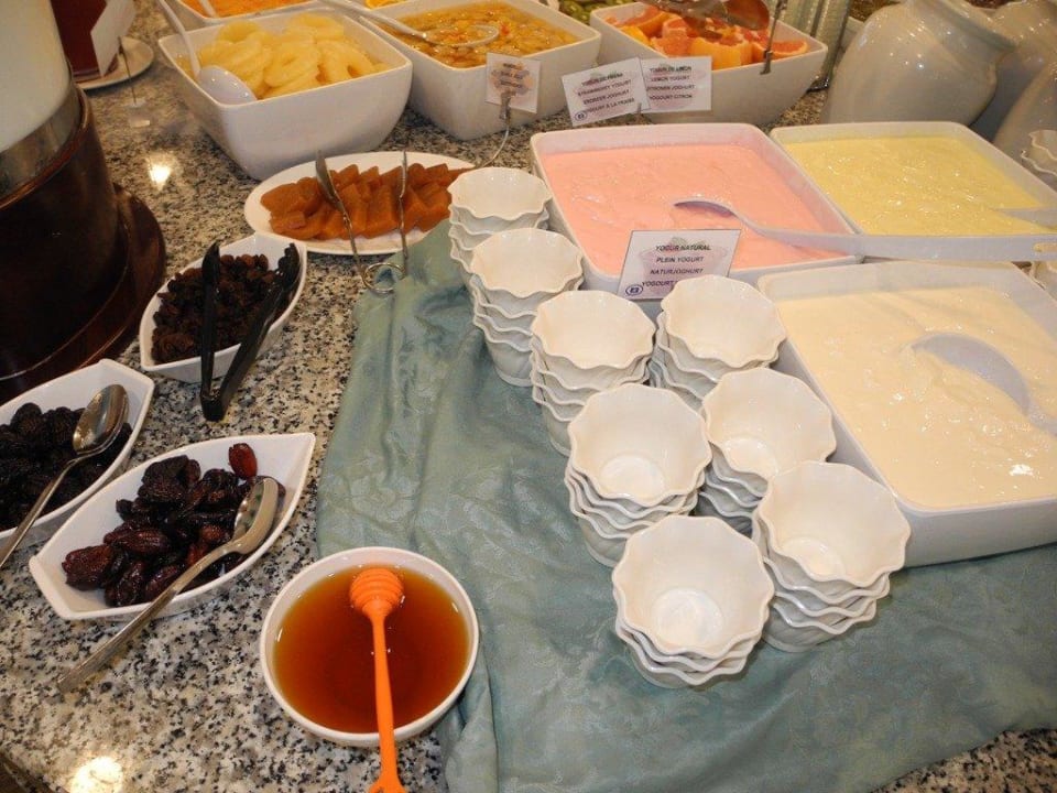 Am Frühstücksbuffet LABRANDA Bahía de Lobos