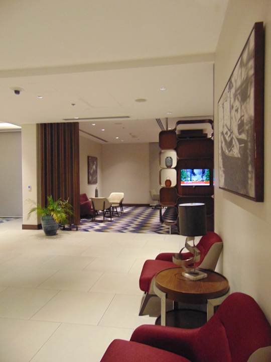 Lobby Hampton By Hilton Dubai Airport