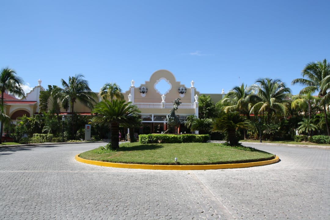 Hotel Eingangsbereich von außen Hotel Riu Tequila