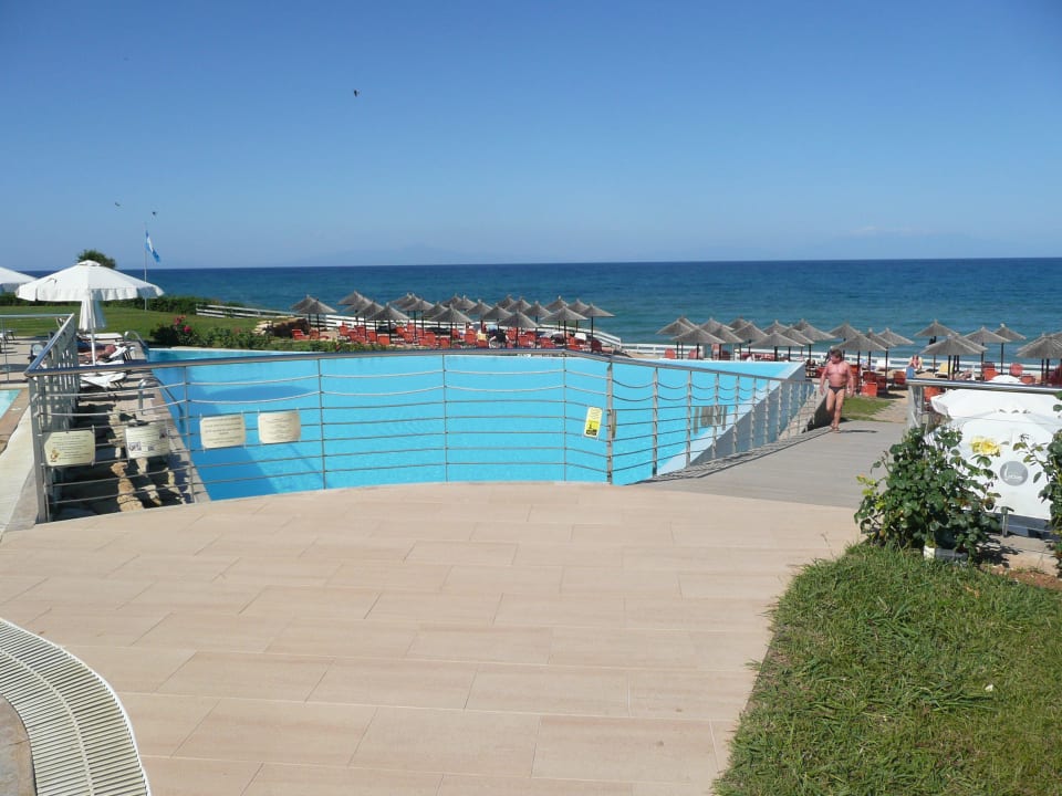 Der Hauptpool Istion Club & Spa