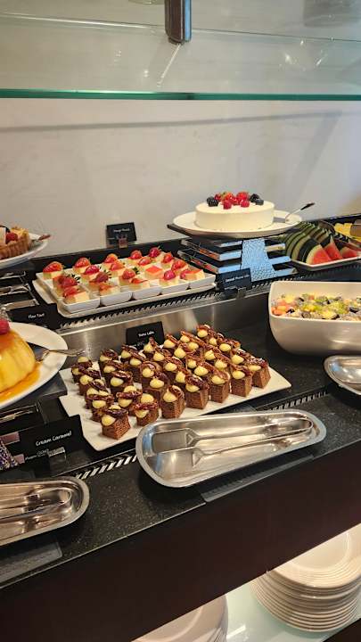 Gastro Rose Rayhaan by Rotana