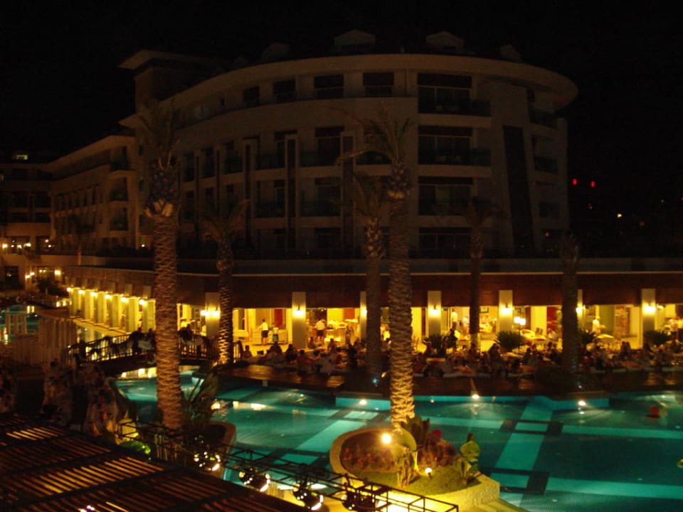 Blick aufs Hotel bei Nacht Sunis Evren Beach Resort Hotel & Spa