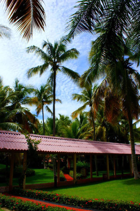 Przejście międzu restauracją-pokojem-plażą Grand Palladium Select Bávaro Resort & Spa