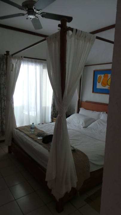 Bett Kuramathi Maldives