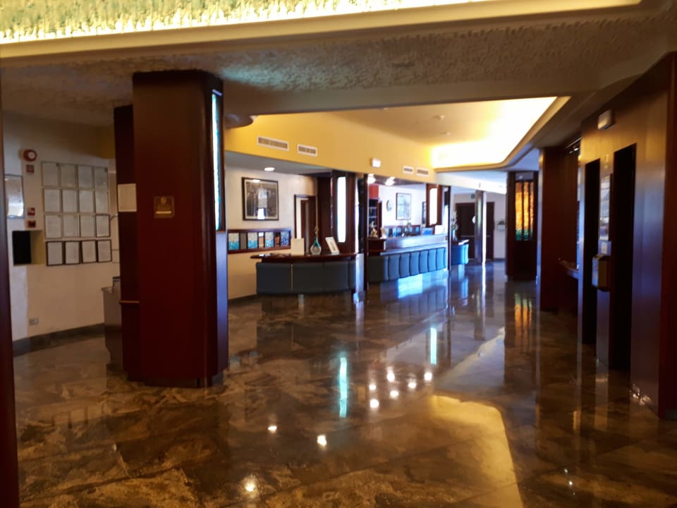 Lobby Hotel Caravel