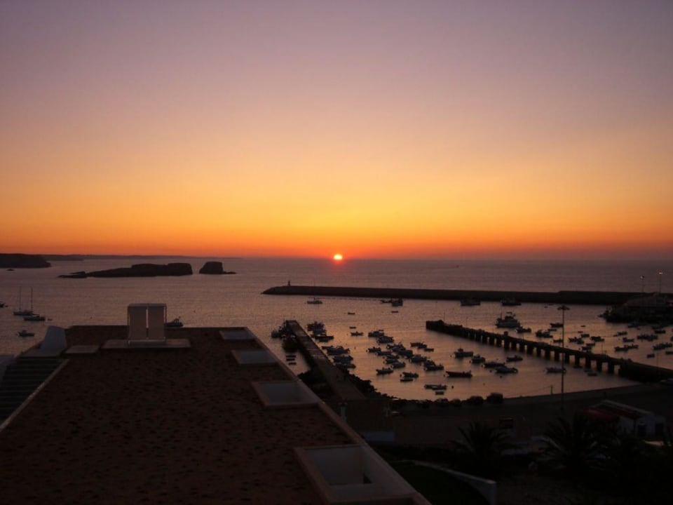 Sonnenaufgang über den Hafen von Sagres Memmo Baleeira Hotel