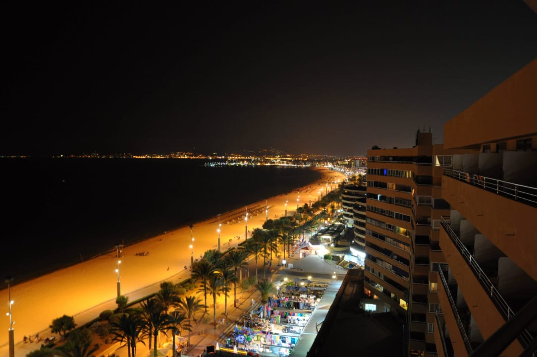 Aussicht bei Nacht aus dem 12. Stock allsun Hotel Pil-lari Playa