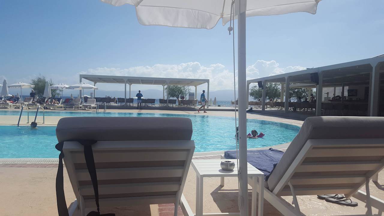 Widok z leżaka  Capo Di Corfu  (Im Umbau/Renovierung)