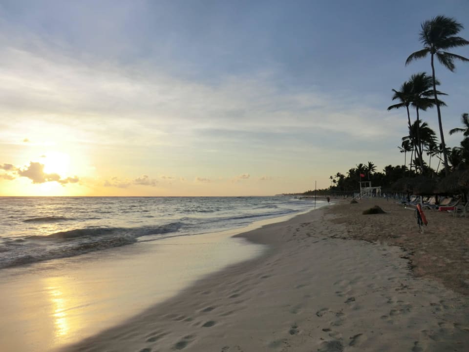 Strand bei Sonnenaufgang Bahia Principe Luxury Ambar