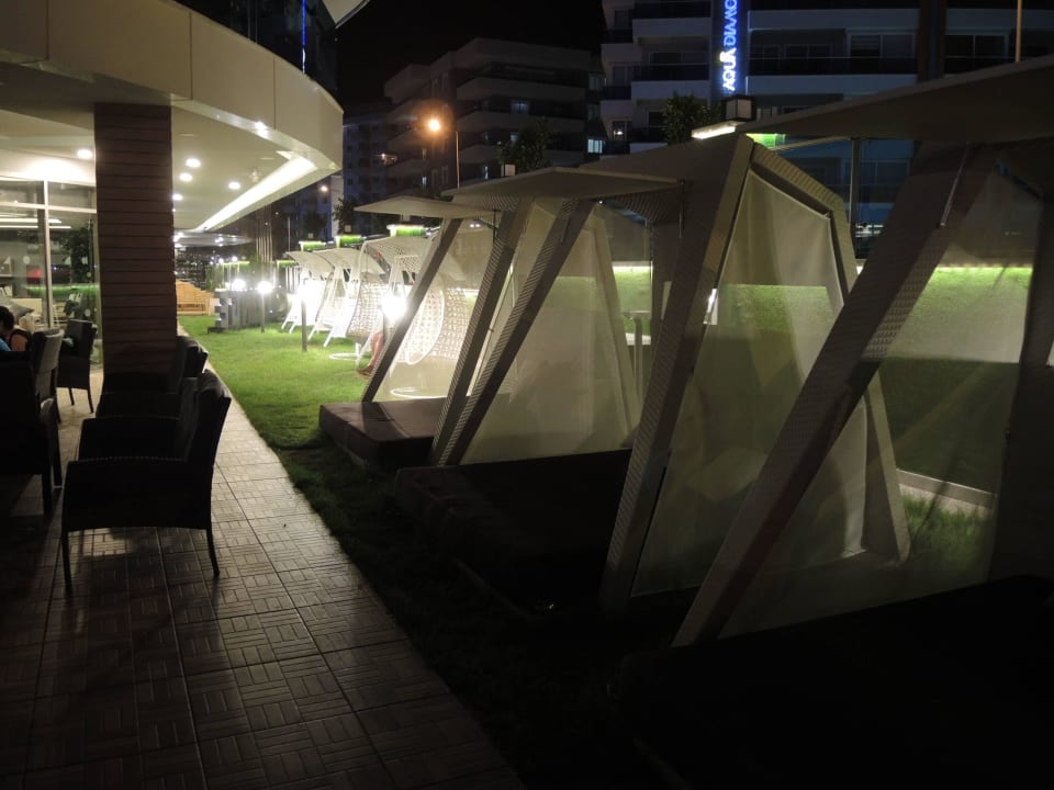 Liegemöglichkeiten am Pool Sunprime C-Lounge