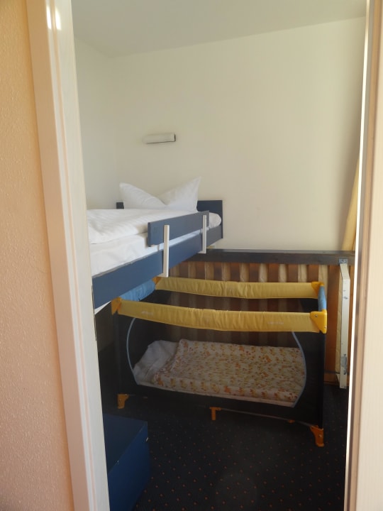 Kinderzimmer mit Babybett Panoramic - Ihr Apartmenthotel im Harz