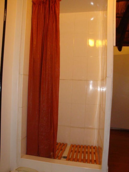 Rustikales Bad Hotel Little Thatches