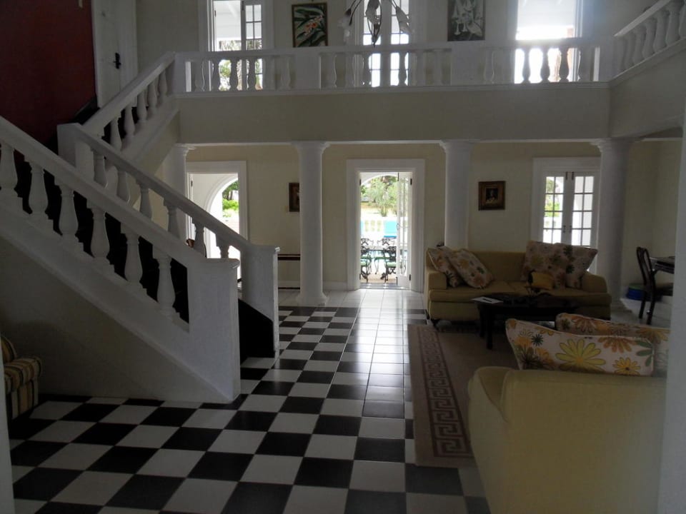 Eingangshalle der Villa Half Moon