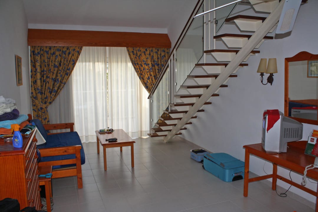 Wohnzimmerbereich im Bungalow Hotel Riu Oliva Beach Resort