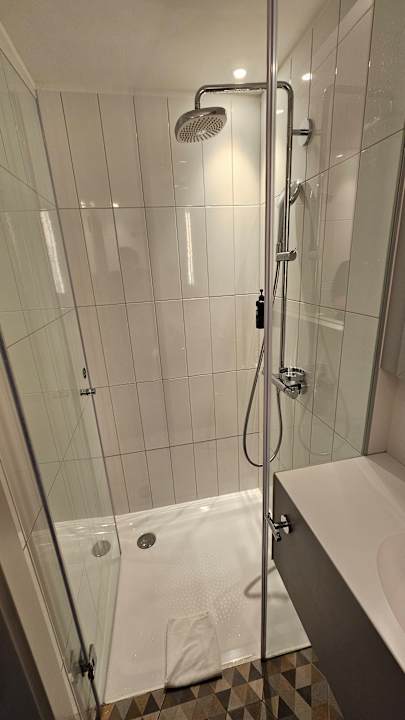 Zimmer H+ Hotel Wien