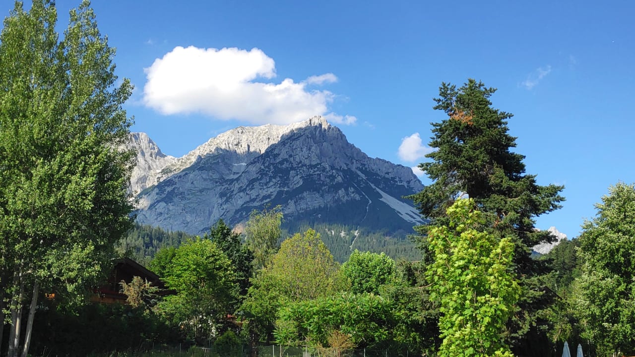 Ausblick Garni Hotel - Das Alpin Kaiserzeit