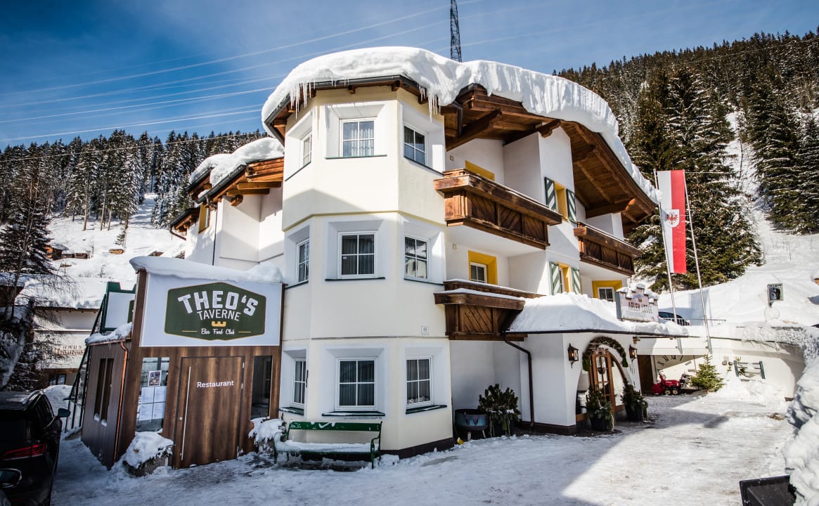 Außenansicht Arlen Lodge