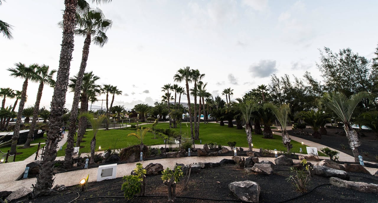 Garten Hotel THB Tropical Island