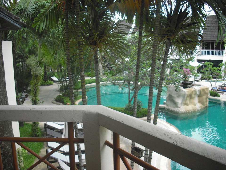 Blick aus Deluxe Zimmer auf Pool Hotel Thara Patong Beach