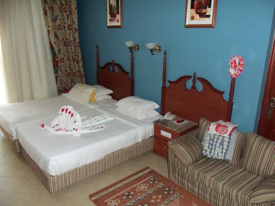 Schönes grosses Zimmer nur nicht für uns allein Titanic Beach Spa & Aqua Park