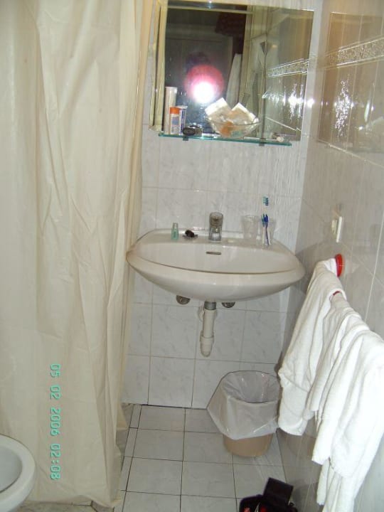 Kleines Bad, aber sauber Hotel Delle Nazioni