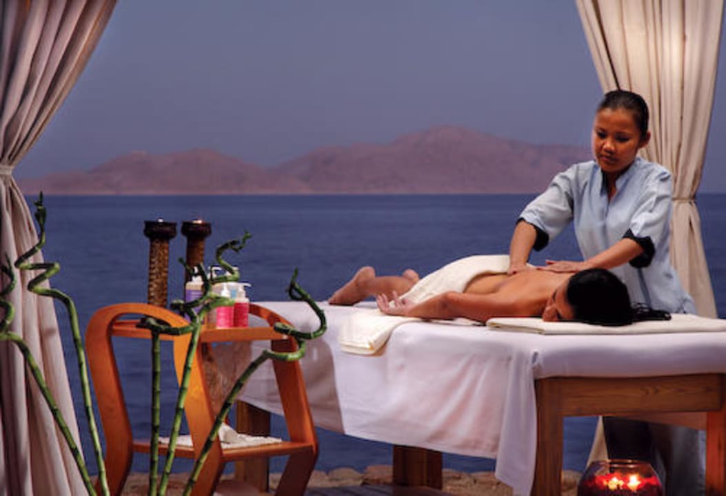 Beach Tent Cabana - Massage Grand Rotana Resort & Spa