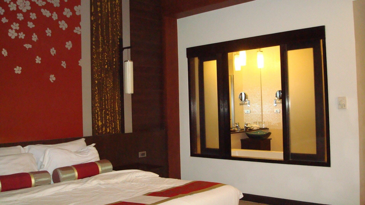 Blick ins Badezimmer La Flora Khao Lak